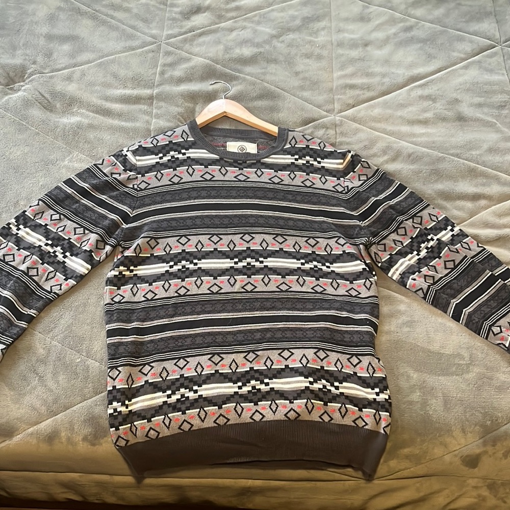 On The Byas sweater size Large, excellent condition